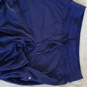 Lululemon Dance pants 10 Reg 31" inseam Navy